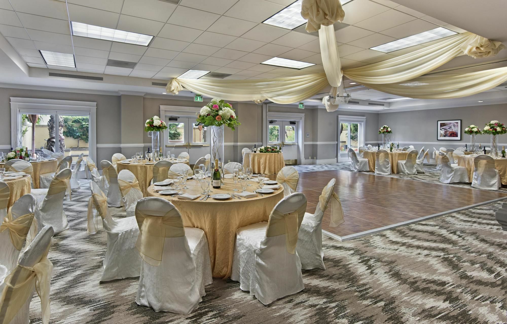 Embassy Suites By Hilton Los Angeles Downey Buitenkant foto